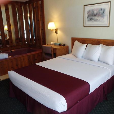 Americas Best Value Inn Сент-Ігнас Номер фото