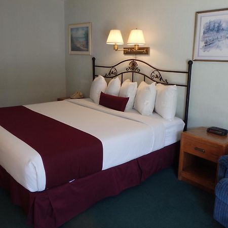 Americas Best Value Inn Сент-Ігнас Номер фото