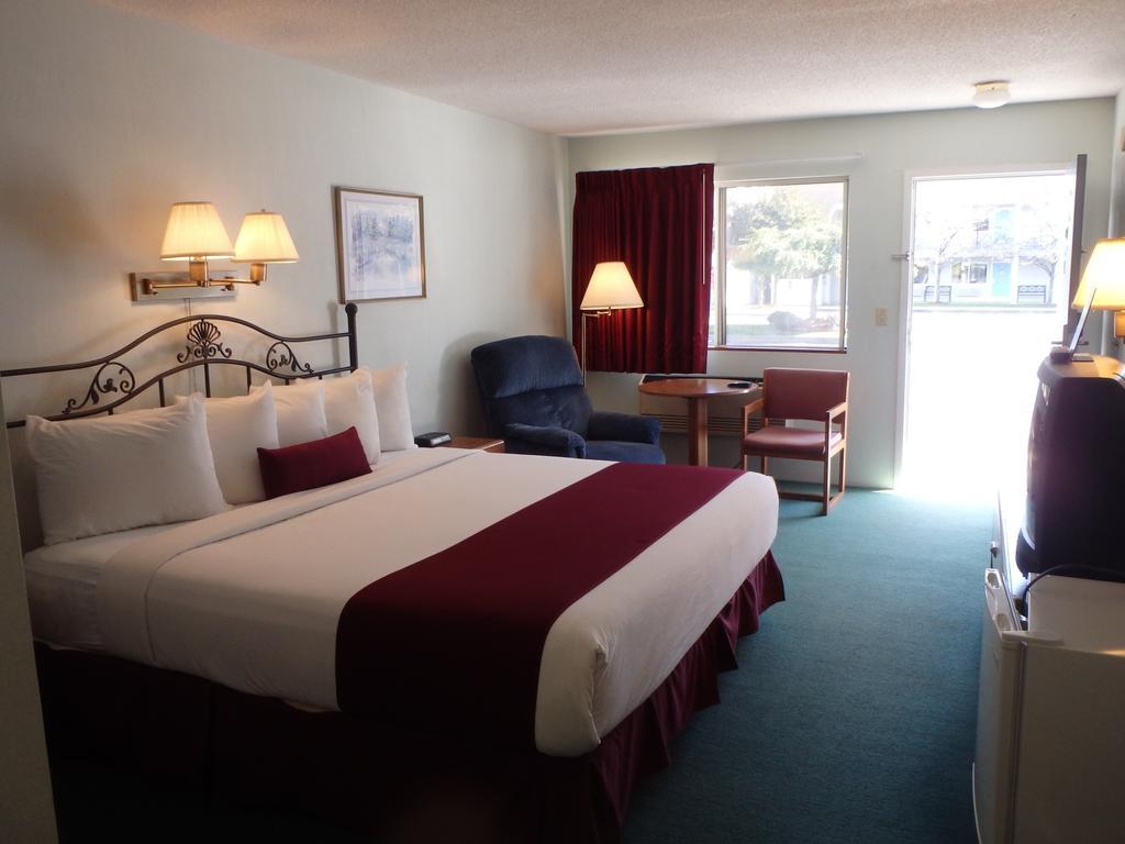 Americas Best Value Inn Сент-Ігнас Номер фото