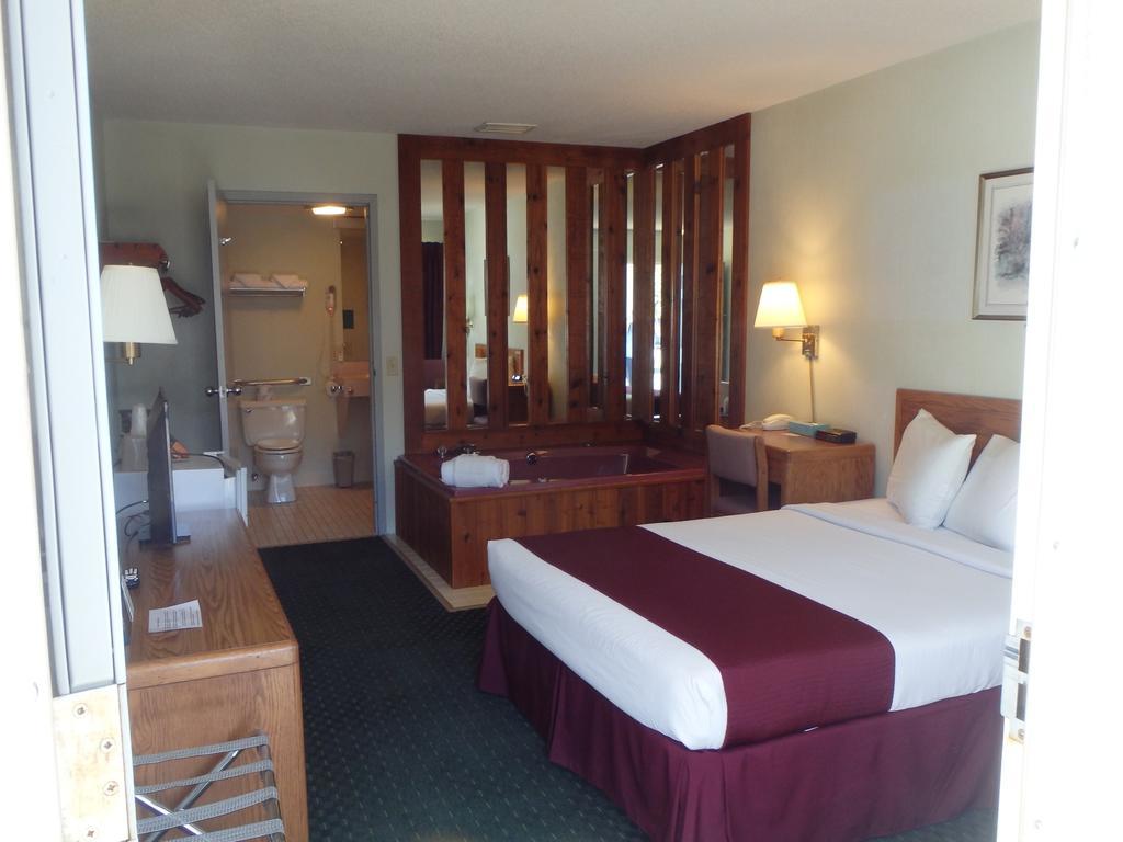 Americas Best Value Inn Сент-Ігнас Номер фото