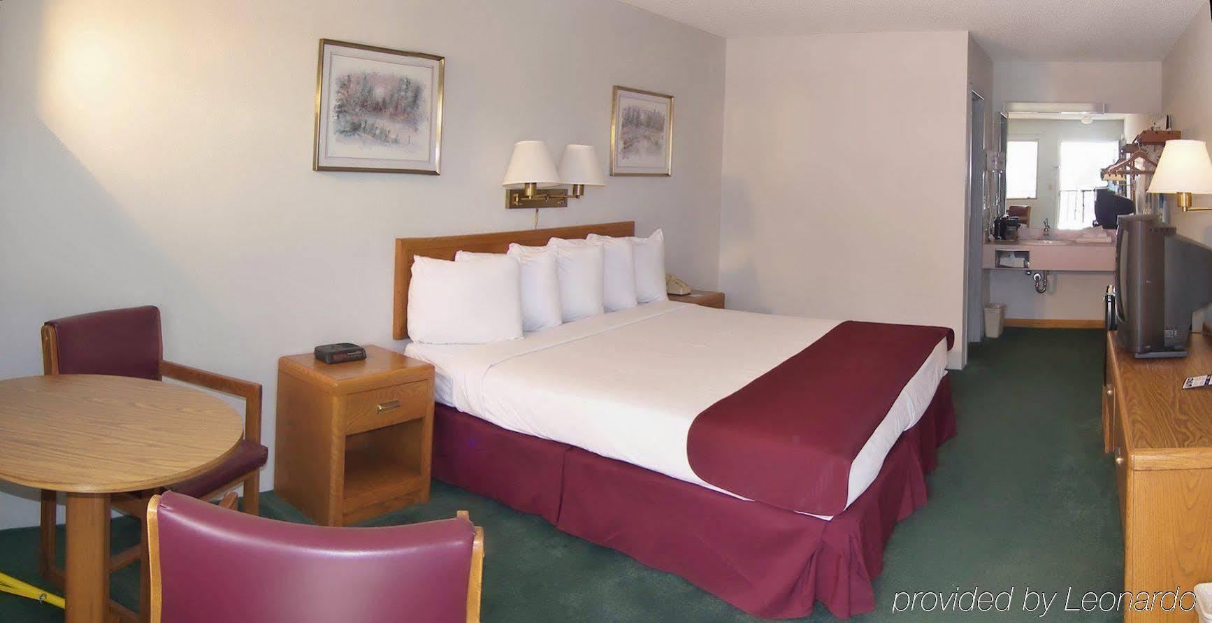 Americas Best Value Inn Сент-Ігнас Екстер'єр фото