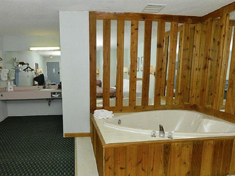Americas Best Value Inn Сент-Ігнас Екстер'єр фото