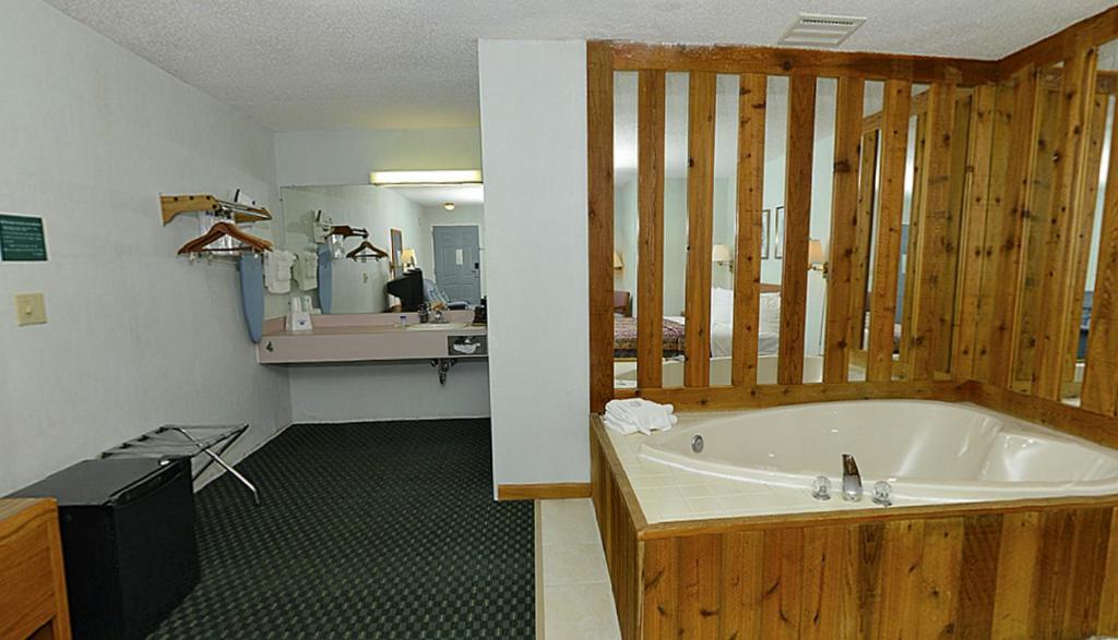 Americas Best Value Inn Сент-Ігнас Екстер'єр фото