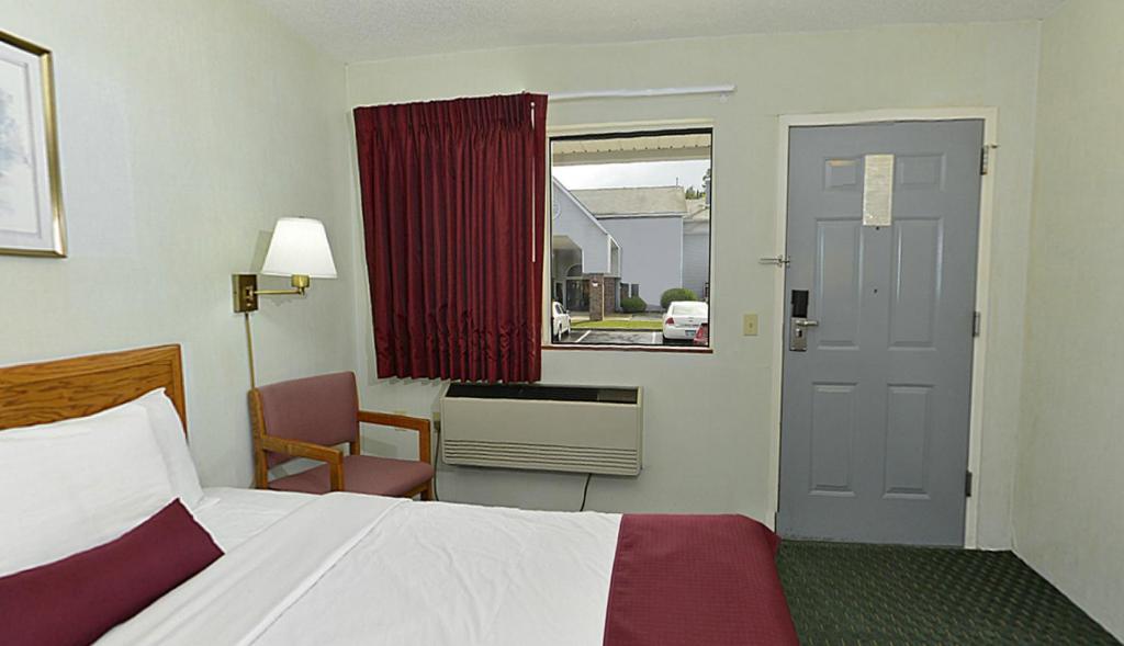 Americas Best Value Inn Сент-Ігнас Екстер'єр фото