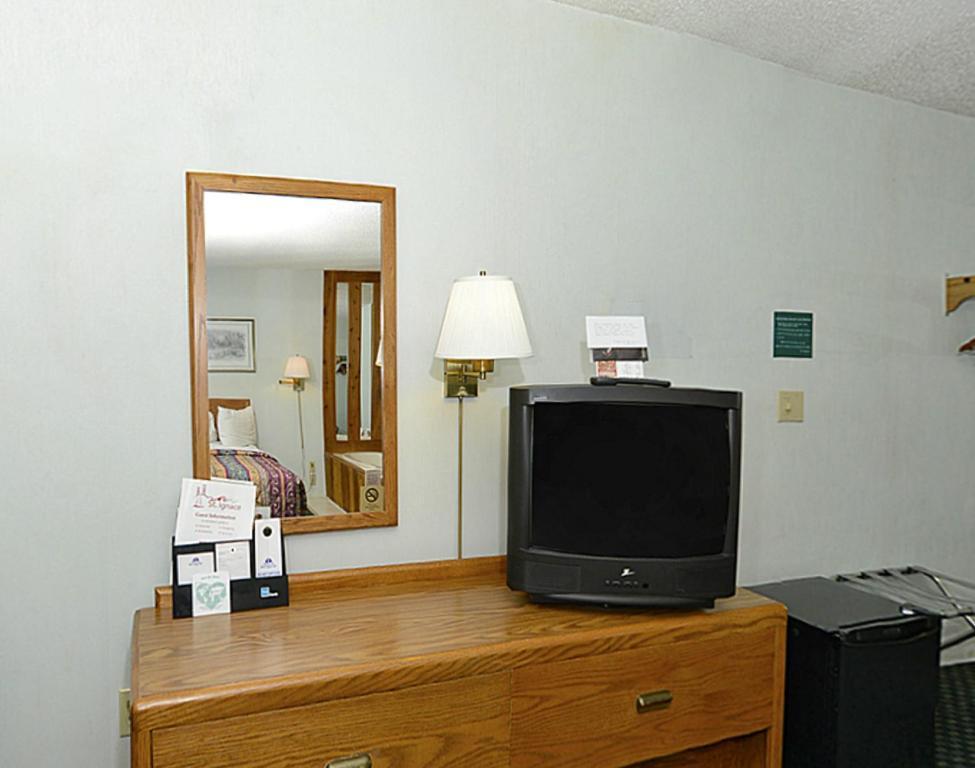 Americas Best Value Inn Сент-Ігнас Номер фото
