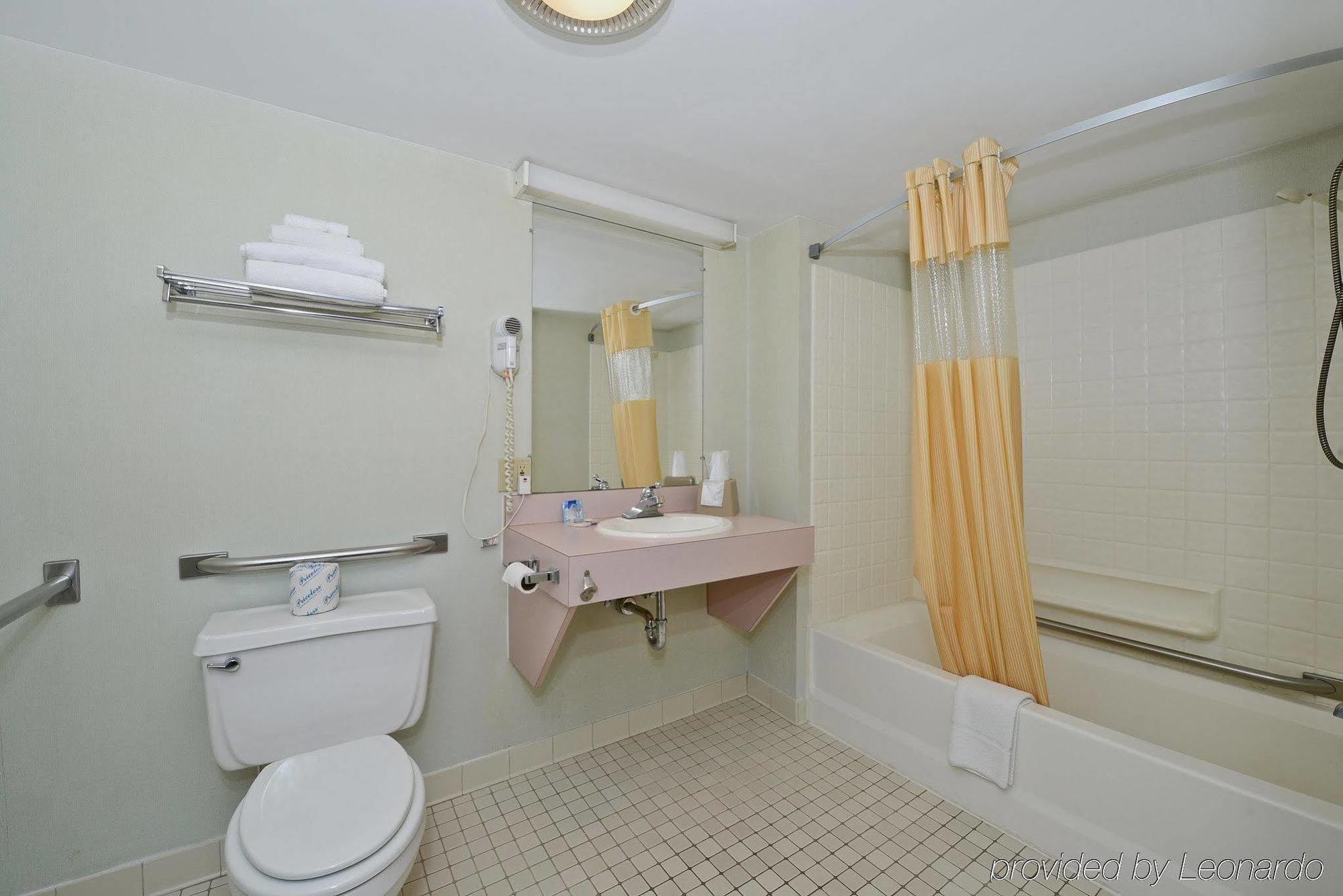 Americas Best Value Inn Сент-Ігнас Зручності фото