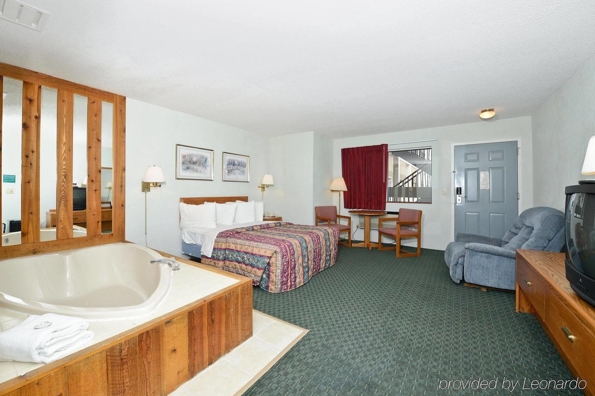 Americas Best Value Inn Сент-Ігнас Екстер'єр фото